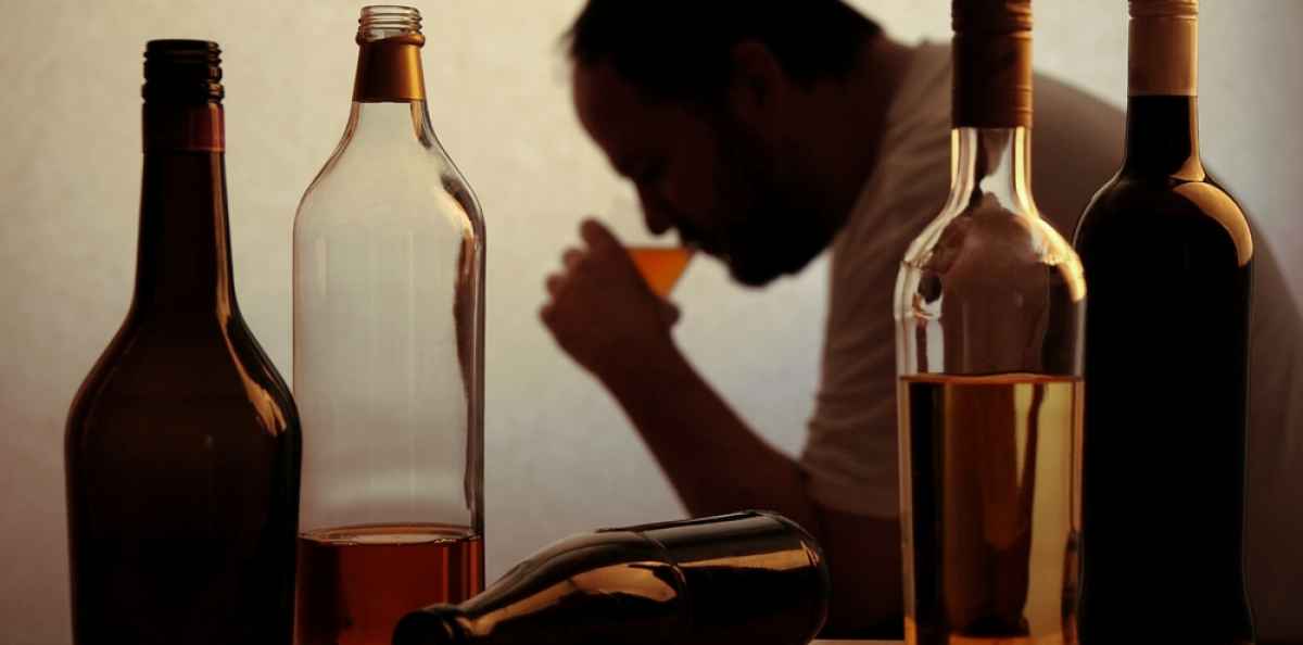 Alkoholimyrkytys syntyy usein huomaamatta – tunnista läheisesi oireet