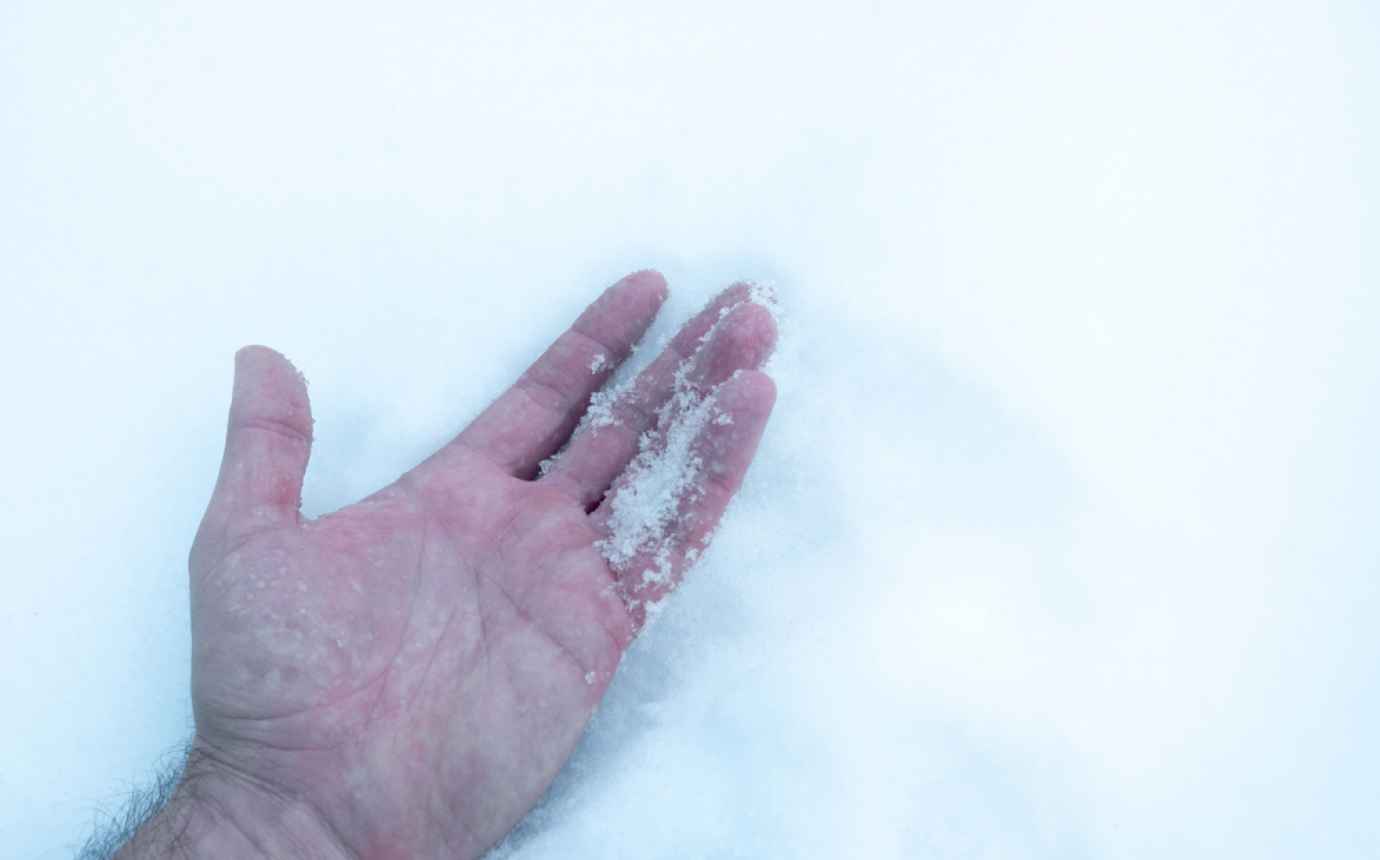 мерзнут мизинцы рук
